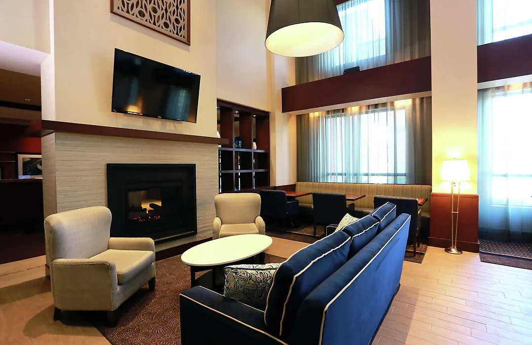 Hampton Inn & Suites Laval-1