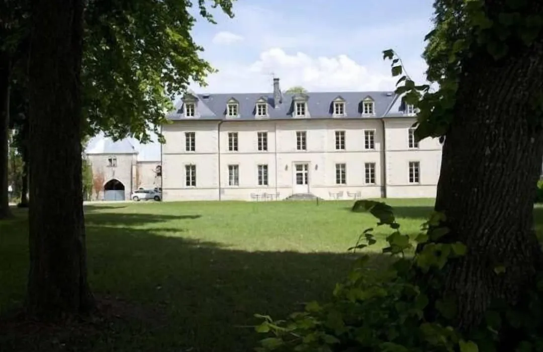 Château De Lazenay - Résidence Hôtelière-1