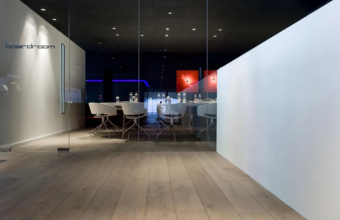 Carbon Hotel-1