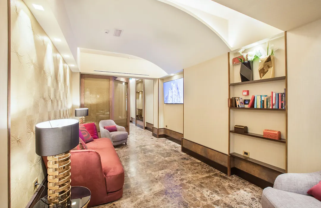 Solo Experience Hotel-1