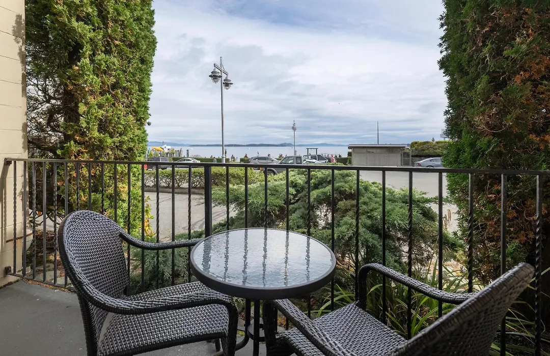 Sidney Waterfront Inn & Suites-1