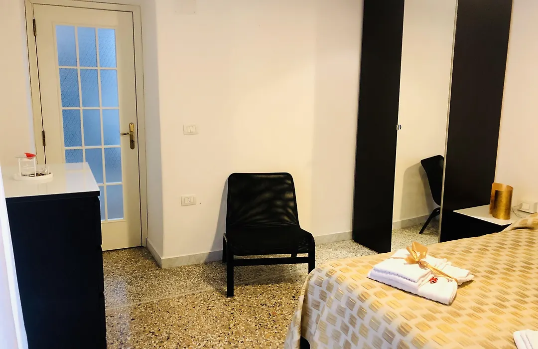 Relais Piazza Del Plebiscito B&B-1