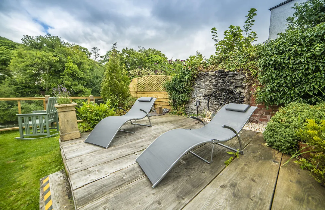 Self Catering Accommodation, Cornerstones, 16Th Century Luxury House Overlooking The River-1