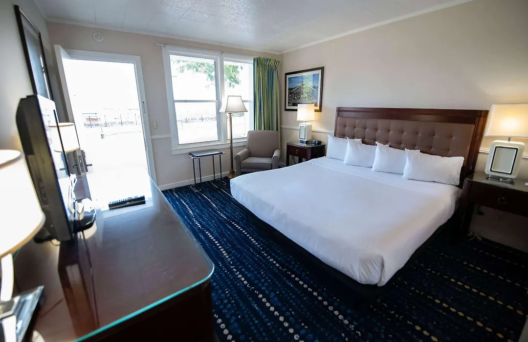 Days Inn By Wyndham Bar Harbor-1