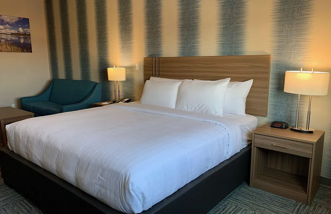 Meridian Inn & Suites Regina Airport-1