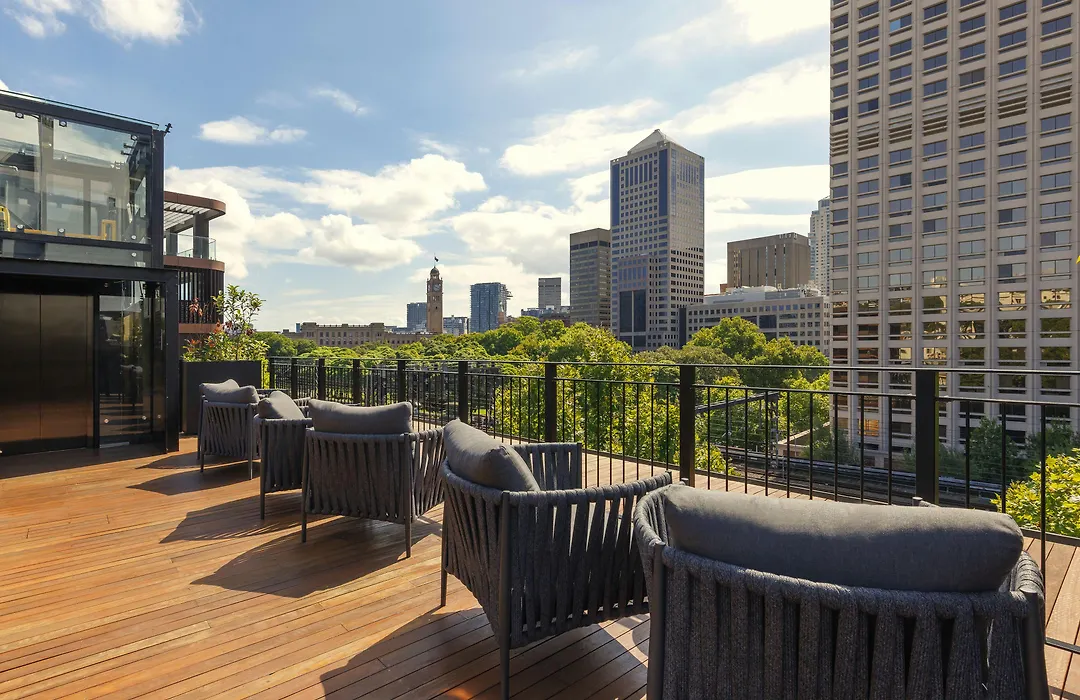 202 Elizabeth-1