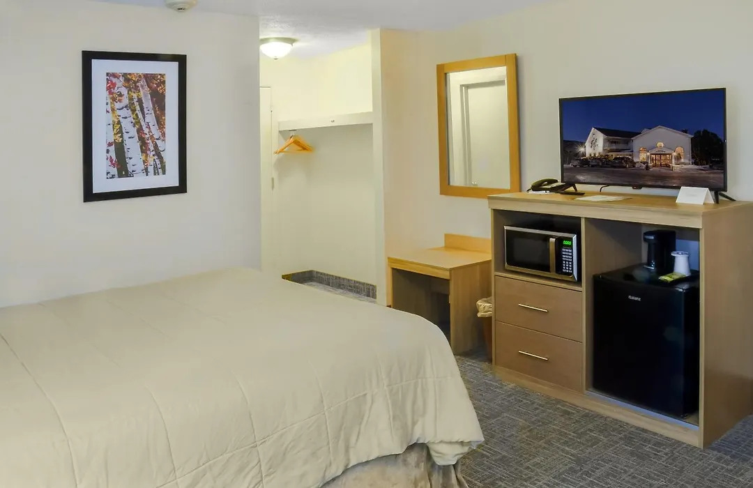Town & Country Inn & Resort-1