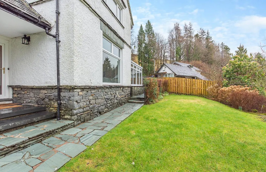 Corner Cottage - Lp2-1