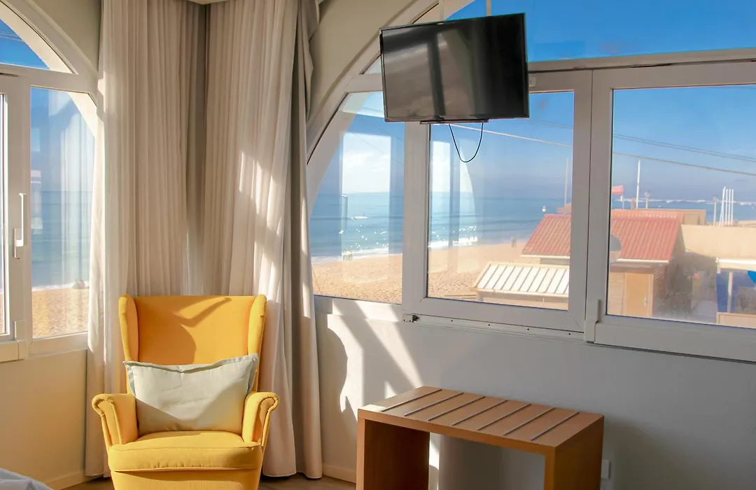 Golden Beach Guest House & Rooftop Bar-1