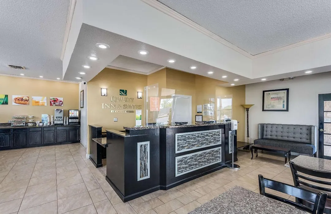 Quality Inn & Suites Hot Springs-Lake Hamilton-1
