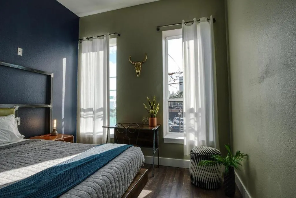 Deep Ellum Hostel - Adults Only-1