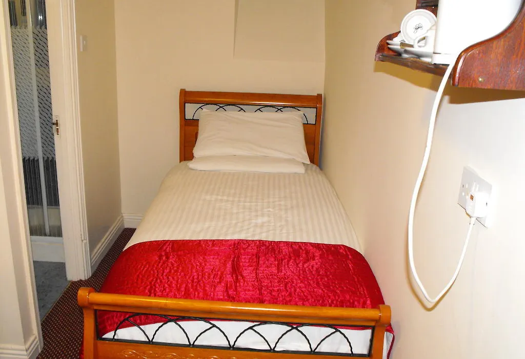 Hazelbrook Lodge-1
