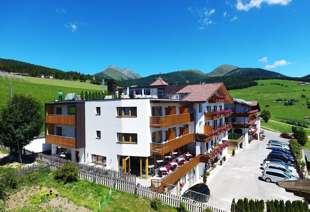 Hotel Kristall-1