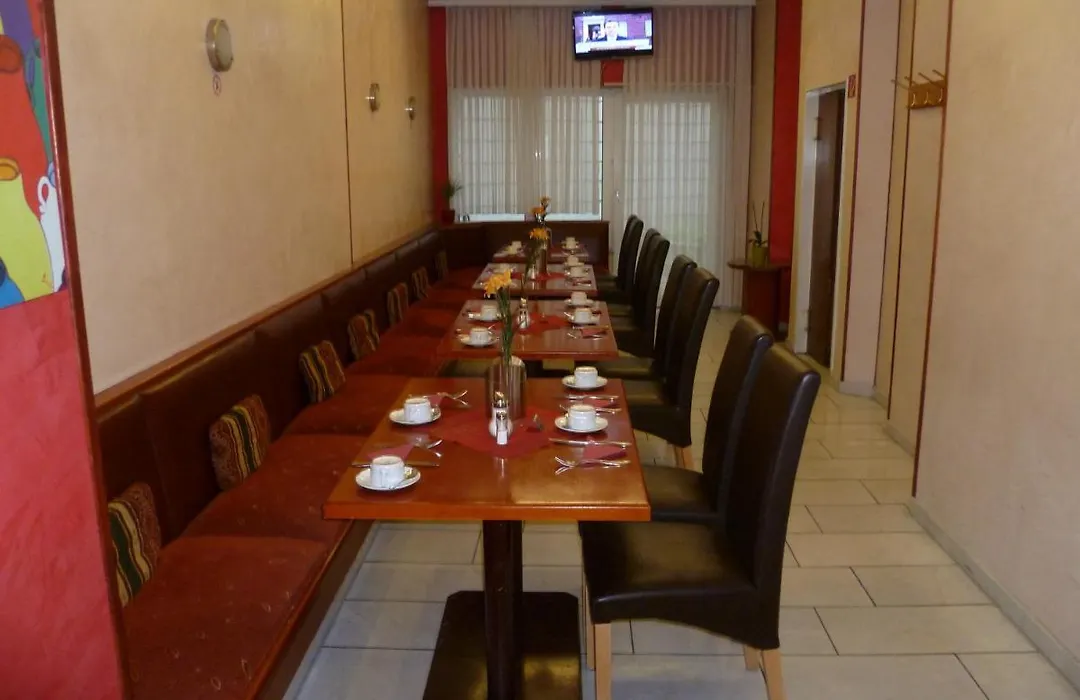 Hotel Mondial-1