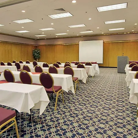 Ramada By Wyndham Portland Airport-2