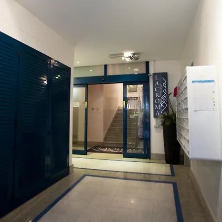 Lacroma Aparthotel-3