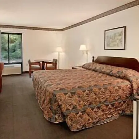 Super 8 By Wyndham Spartanburg/I-26 Exit 22-3