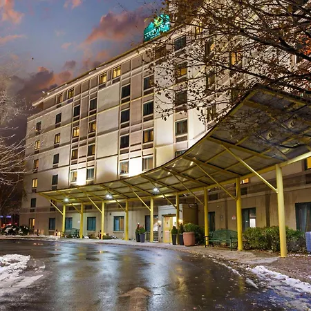 La Quinta Inn & Suites By Wyndham Boston Somerville-3