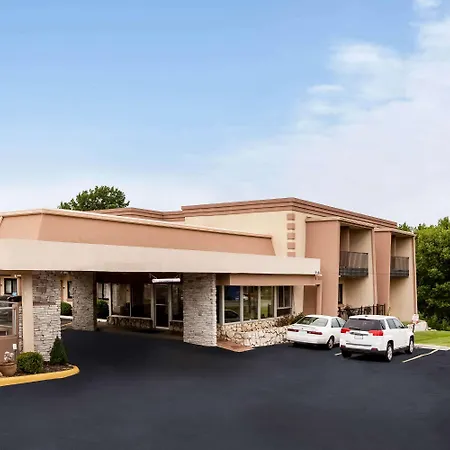 Super 8 By Wyndham Lawrence Ku-3