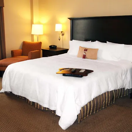 Hampton Inn & Suites Laval-2
