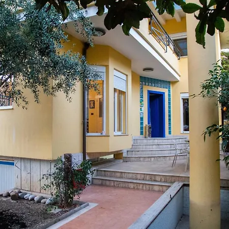 Blue Door Hostel-3