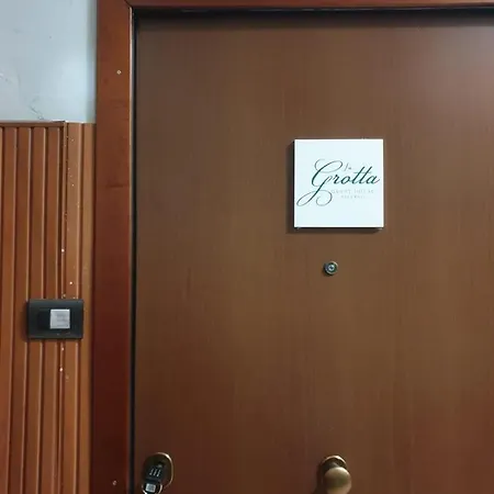 La Grotta Stazione-3