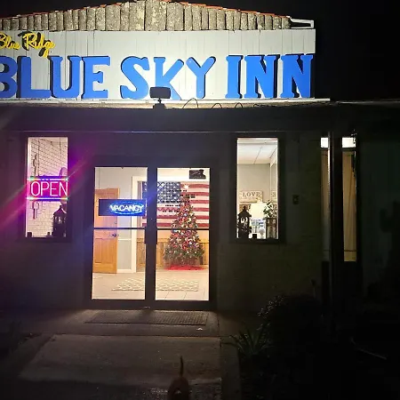 Blue Sky Inn: Pet-Friendly Oasis with Renovated Rooms-2