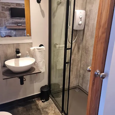 Ness City Cottage-3