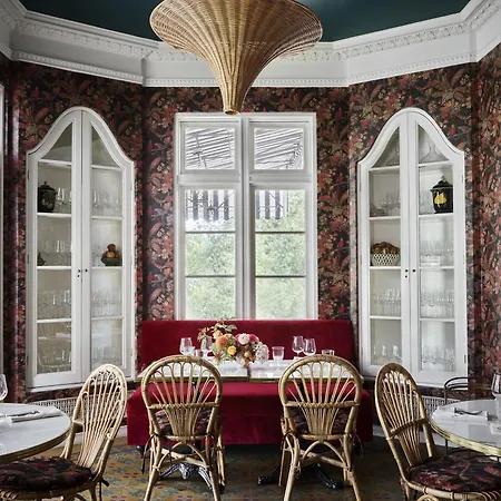 Commodore Perry Estate, Auberge Collection-2
