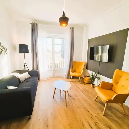 G74 Avenida Gaudi Nice 4 Bedrooms Apartment With Balcony With Views Of The Basilica Sagrada Familia-3