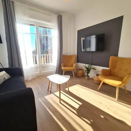 G74 Avenida Gaudi Nice 4 Bedrooms Apartment With Balcony With Views Of The Basilica Sagrada Familia-2