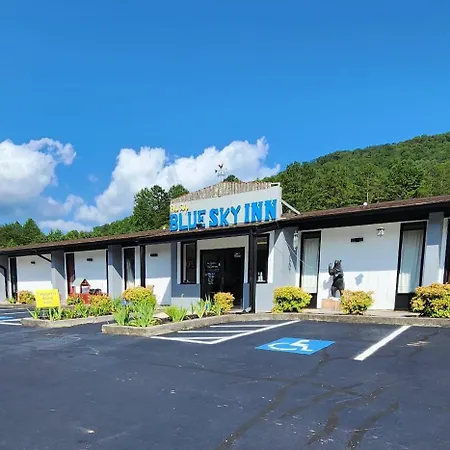 Blue Sky Inn: Pet-Friendly Oasis with Renovated Rooms-3