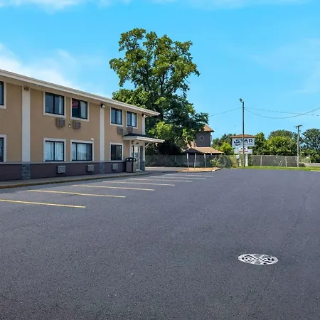 Econo Lodge Portage-3