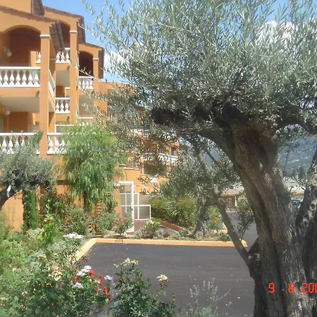 Appart Hotel Lou Castelet-2