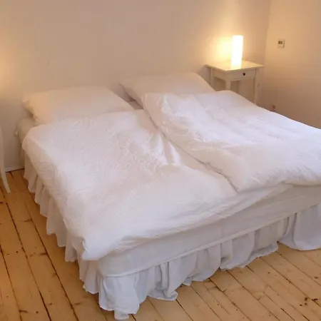 Cozy Cottage With Private Garden, Romantic Retreat-2