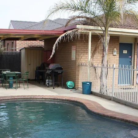 Country Home Motor Inn-3