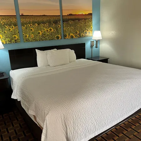 Days Inn By Wyndham Joplin-2