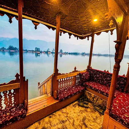 Peacock Houseboats-2