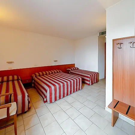 Hotel e Appartamenti La Solaria con parcheggio gratuito a soli 450 MT dalla nuova Basilica di Padre Pio-3