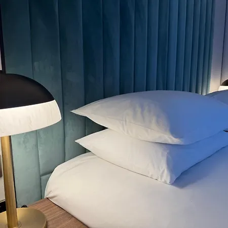 The Lodge Hotel - Putney-3