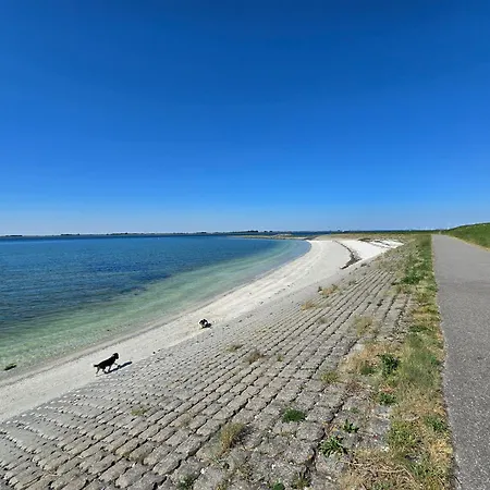 De Poort van Zeeland aan het water met jacuzzi-2