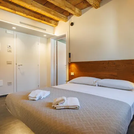 1823 Room-2
