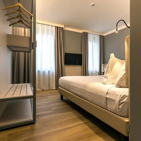 43 Station Hotel-2