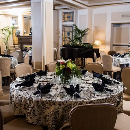 Mayflower Park Hotel-3