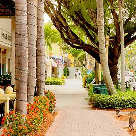 Courtyard By Marriott - Naples-3