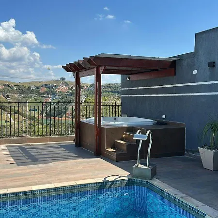 Chácara Gama em condomínio Igarata-SP - Jacuzzi com hidromassagem, piscina e sauna-3