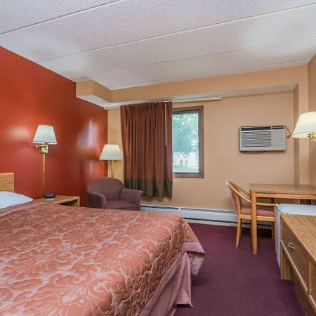 Super 8 By Wyndham Brooklyn Center/Mpls-2