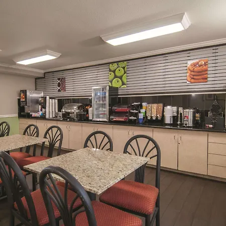 La Quinta Inn By Wyndham San Antonio Brooks City Base-2