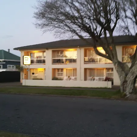 Six On Union Motel-2