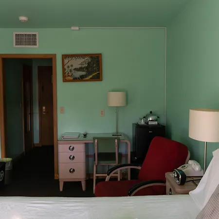 Holiday Music Motel-2